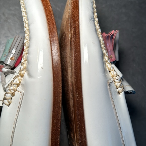 G.H. Bass & Co. White Handcrafted Patent Leather Weejuns withTassels Women’s 7.5 - Picture 12 of 12